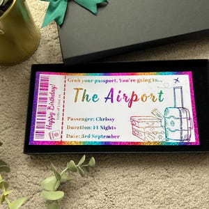 Der Flughafen Überraschungsreise, Gefälschte Bordkarte, Flugticket, personalisierte Folie Andenken Gutschein, Geburtstag, Weihnachtsgeschenk, Reisegutschein