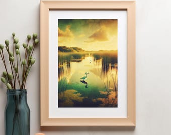 Golden Hour Serenity Rustig wetlandlandschap met reigerreflectie - digitale kunstmuurafdruk voor directe download