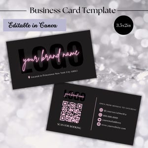 Könnte beinhalten: Schwarze Visitenkartenvorlage mit pinkfarbenem Neontext, der "your brand name" lautet, und einem QR-Code mit der Aufschrift "SCAN FOR BOOKING". Die Karte enthält auch Kontaktinformationen wie eine Website, eine E-Mail-Adresse, eine Telefonnummer und einen Social-Media-Handle.
