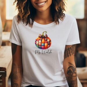 Maglietta autunnale personalizzata con motivo a zucche patchwork, maglietta personalizzata per insegnanti con nome, design a quadri autunnali, maglietta carina per il Giorno del Ringraziamento, comoda t-shirt unisex