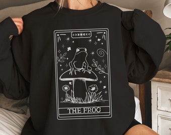 Grodan Tarotkort Crewneck-tröja, Rolig Halloweentröja, Celestial Whimsigoth Tarotkort-tröja, Trött Häxa Kaffe, Svamp
