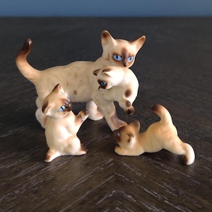 Rare Discontinued - Vintage Miniature Cat Family Figurines, Japanese Porcelain Cat, Mini Kitten Figurines, Vintage Porcelain Siamese Cats