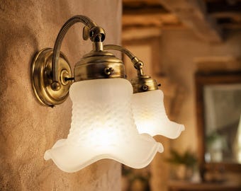 TULIP Aplique de Pared 2 Luces en Latón Cepillado y Cristal Satinado – Lámpara Vintage para Baño – Made in Italy