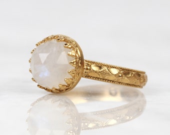 Retro gold plated princess ring with moonstone, Personalized ring with white gemstone and floral pattern in Antique style