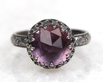 Retro sterling silver ring with amethyst, Purple gemstone ring with floral pattern in Vintage style, Women's Day gift