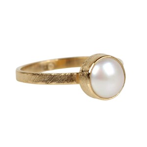 Delicato anello in argento sterling placcato oro 24k con perla, fatto a mano