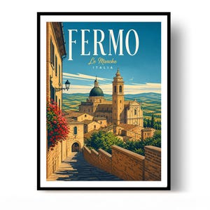 Puede incluir: Un póster de viaje enmarcado de la ciudad italiana de Fermo. La ilustración muestra una calle de piedra que conduce a una catedral con cúpula y campanario, rodeada de colinas bajo un cielo azul. El texto dice FERMO Le Marche ITALIA.