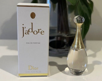 J&#039;adore Dior perfume - a fragrance for women 1999