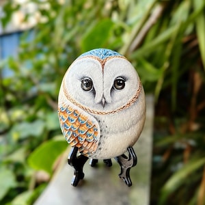 Handbemaltes Eulen-Schwein auf einem kleinen Kieselstein im Meer Eule Kunst | Benutzerdefinierte Stein | Handgefertigte Geschenke | Geburtstagsgeschenke | Personalisierte Geschenke