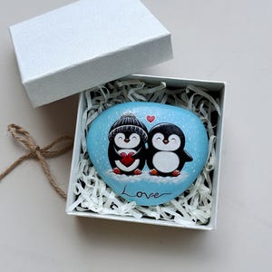 Regalo de cumpleaños personalizado para esposo, esposa, pingüino, guijarro, pequeño y romántico regalo para él o ella, tarjeta de cumpleaños única para esposo y esposa