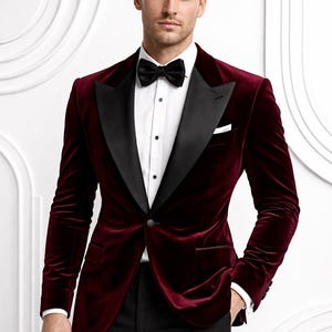 Men Burgundy Velvet Blazer Peak Lapel Wedding Tuxedo Jacket Prom Party Dinner Jacket Slim Fit Formal Blazer