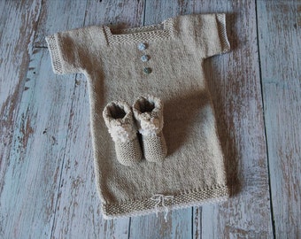 Ensemble 6 mois robe et chaussons tricotés main / coffret baby shower / ensemble au tricot taille 6 mois