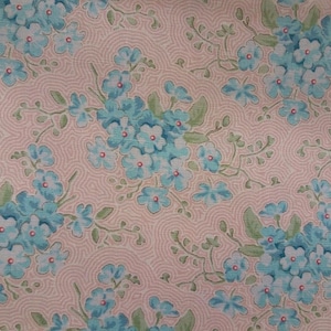 Tilda-Stoffrest, 113 cm (Breite) x 53 cm (Höhe) / Vergissmeinnicht-Patchworkstoff / Stoff im Shabby-Chic- und Romantik-Stil / Designerstoff