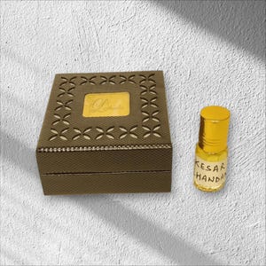 Warm and exotic saffron sandalwood fragrance oil with natural ingredients