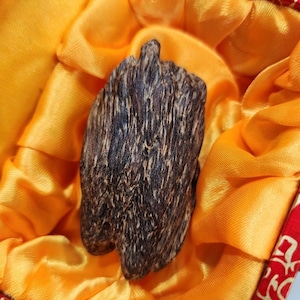 Óleo de cerne afundante de Kynam de Tarakan 奇楠正区达拉干急沉树心油首