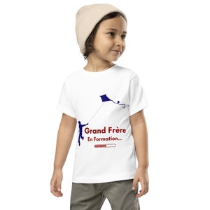 Children&#39;s t-shirt announces future big brother!