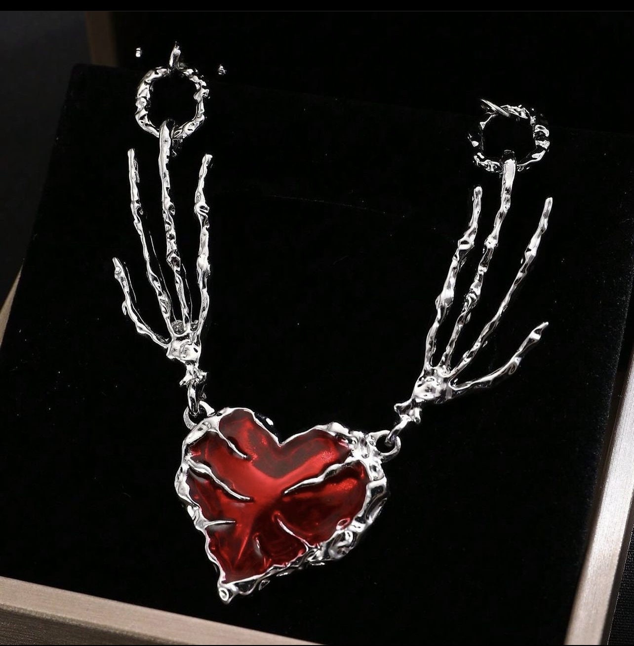 Gothic Heart Claw Necklace, Skeleton Hand Pendant Necklace with Red Heart Necklace, for Women Gift, Halloween Jewelry, Halloween Necklace