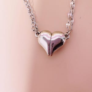 Magnetisches Herz-Halsketten-Set für Paare, passende Halsketten, Symbol der ewigen Liebe, Paar-Halskette aus Edelstahl, Geschenk für sie