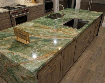 Isla de cocina personalizada de mármol ónix verde, isla de cocina de piedra de lujo, isla con encimera de ónix verde hecha a mano, decoración moderna de muebles de cocina
