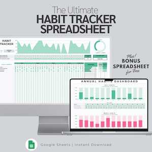 Op de afbeelding: Een digitaal spreadsheet voor het bijhouden van gewoonten, weergegeven op een desktopmonitor en een laptop. De spreadsheet bevat grafieken en diagrammen in groen- en roze tinten. Tekst omvat "The Ultimate Habit Tracker Spreadsheet" en "Bonus Spreadsheet for Free."
