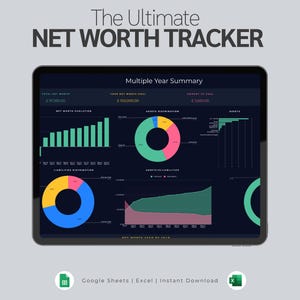Puede incluir: Una pantalla de tableta digital que muestra el panel The Ultimate NET WORTH TRACKER con datos financieros, incluyendo un resumen de varios años, gráficos de barras y circulares. La interfaz presenta un modo oscuro con visualizaciones de datos en color.