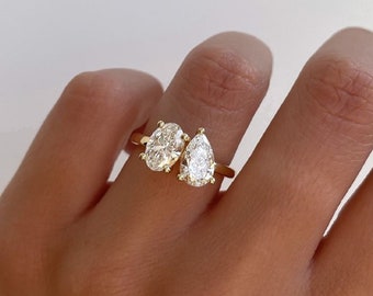4 TCW Oval & Pear Cut Moissanite Solitaire Unique Wedding Ring, Engagement Ring, Classic Bridal Ring, 18k Yellow Gold Ring, Anniversary Gift