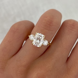 2.55 CT Elongated Cushion Cut Moissanite Three Stone Ring, Engagement Ring, Round Diamond Cut Ring, Gold Wedding Ring, Anniversary Gift/Ring