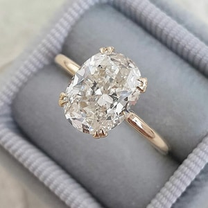 Double Claws Prong 2.5 CT Oval Cut Ring, Moissanite Solitaire Engagement Ring, 18K Yellow Gold Ring, Bridal Ring, Gift Ring, Wedding Ring