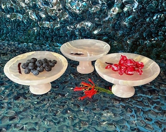 Candy Bowl in Onyx – Pink Footed pedestal bowl for Pastry, Desserts and Table Styling