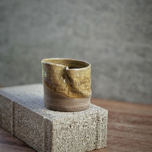 Handgemachte Canyon Cup Okra: Organische Keramikform - 100-120ml / 3.5-4.0oz