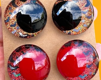 Es sind verdammt coole Fledermäuse! Glitzernde Sicherheitsaugen | Handbemalte Halloween-Senkaugen | Rote oder schwarze Pupille