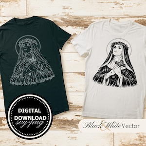 Könnte beinhalten: Zwei T-Shirts, eines in Schwarz und eines in Weiß, jeweils mit einer detaillierten Schwarz-Weiß-Illustration einer religiösen Figur, die ein Kreuz hält. Die Figur trägt eine Dornenkrone und einen Schleier. Eine digitale Download-Grafik befindet sich auf dem schwarzen Shirt.