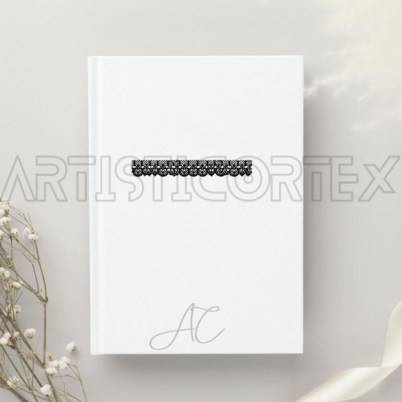 Peut inclure: Un livre blanc avec une bordure en dentelle noire et les lettres "AC" en &eacute;criture cursive grise.
