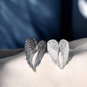Silberfarbener Engelflügel Strass Brosche: Vintage-Stil Anstecknadel