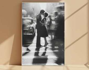 Sztuka ścienna na Walentynki, romantyczny czarno-biały plakat vintage, sztuka ścienna z całującą się parą, fotografia uliczna z lat 50. XX wieku, wydruk retro z miasta