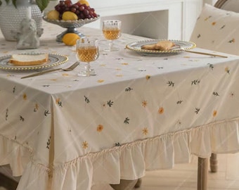 Daisy Ruffle Tablecloth: Farmhouse Floral Table Cover