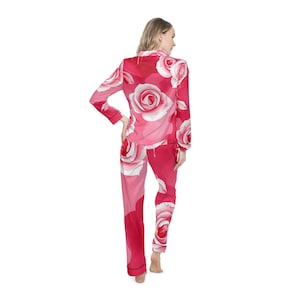 Satinpyjama mit rosa Rosenmuster | Florales Schlafset