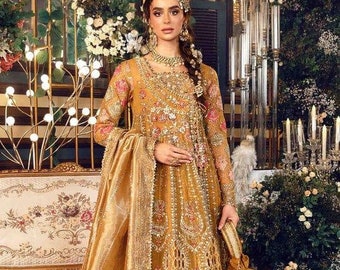 Vestido largo de organza color mostaza: vestido de novia pakistaní, adornado a mano