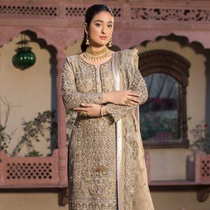 Neueste Organza Nikah Anzug | Traditionelle formale pakistanische Designer Mehndi Kameez mit Hose | Indischer Hochzeitsanzug | Geschenk für sie