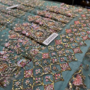 Rede bordada Lehnga Choli: vestido de noiva paquistanês imagem 8