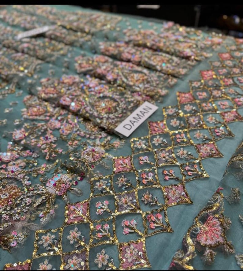 Rede bordada Lehnga Choli: vestido de noiva paquistanês imagem 8