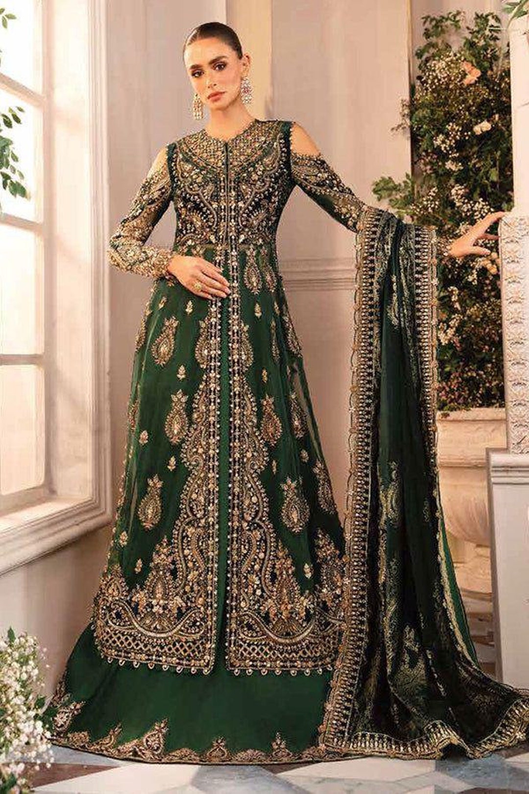 green golden dress Sparkly Green Ball Gowns Gold Lace Appliqued Wedding Dresses with Slee –  Viniodress