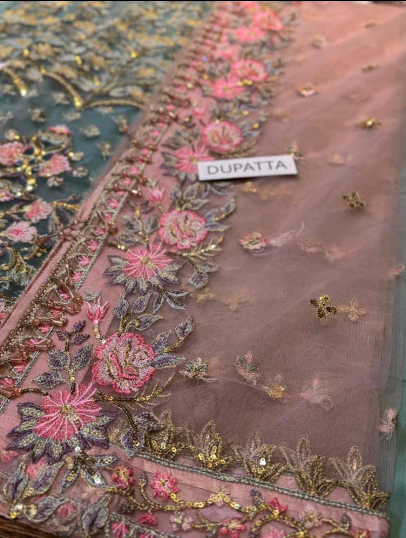 Rede bordada Lehnga Choli: vestido de noiva paquistanês imagem 7