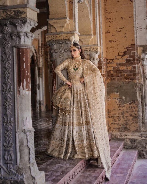 green emerald velvet dress Elegant Wedding Formals Pakistan: Women's Formal Wedding Dresses by Top  Pakistani Brands  Florent Pakistan