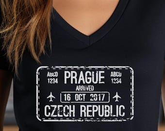 Prague Ticket dames-T-shirt met V-hals: Czech Republic Souvenir