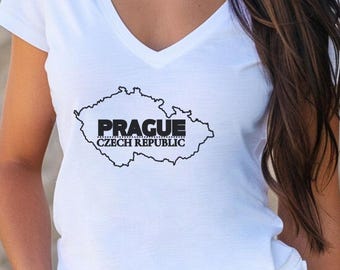 T-shirt met V-hals met kaart van Praag: T-shirt met Tsjechische Republiek