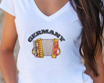 Duitsland reiziger v-hals shirt met accordeon, leuk T-shirt voor vrouwen, reizigerscadeau, Duitse reisvakantie top, Wanderlust T-shirt, oktoberfest