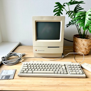 Apple Vintage Macintosh Classic