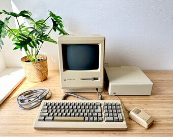 Vintage Apple Macintosh Plus 1984