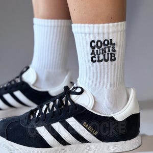 Socken bestickt | Cool Aunts Club Icon 113 | für Sie, Ihn, Kinder | Gr. 27-50 | Baumwolle | Schwarz & Weiß | Geschenk Tante, Lustige Tante